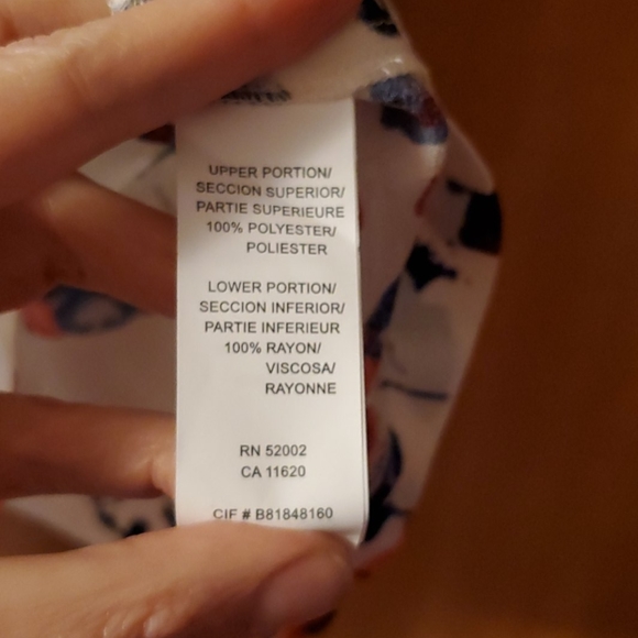 Sleeveless Top - Picture 5 of 6